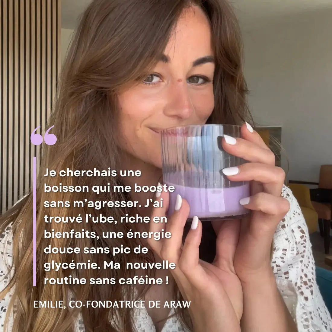 Fondatrice d’Araw avec boisson à l’ube, alternative sans caféine pour un boost naturel